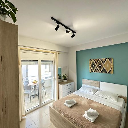 Trea Accomodations - On Private Beach With Sunbed & Umbrella Vlorë Екстериор снимка