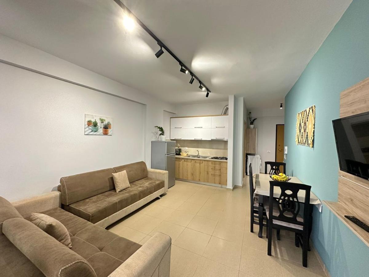 Trea Accomodations - On Private Beach With Sunbed & Umbrella Vlorë Екстериор снимка