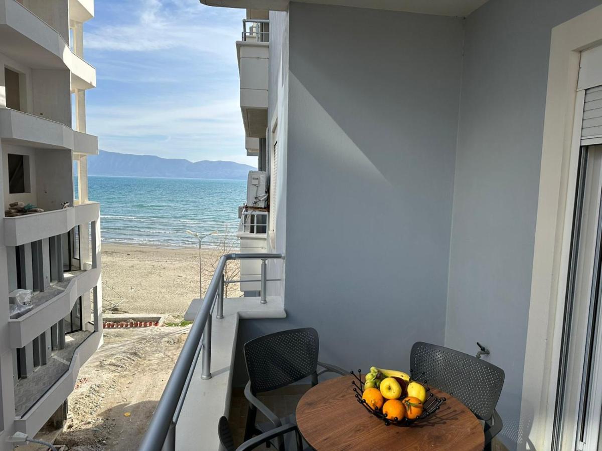 Trea Accomodations - On Private Beach With Sunbed & Umbrella Vlorë Екстериор снимка