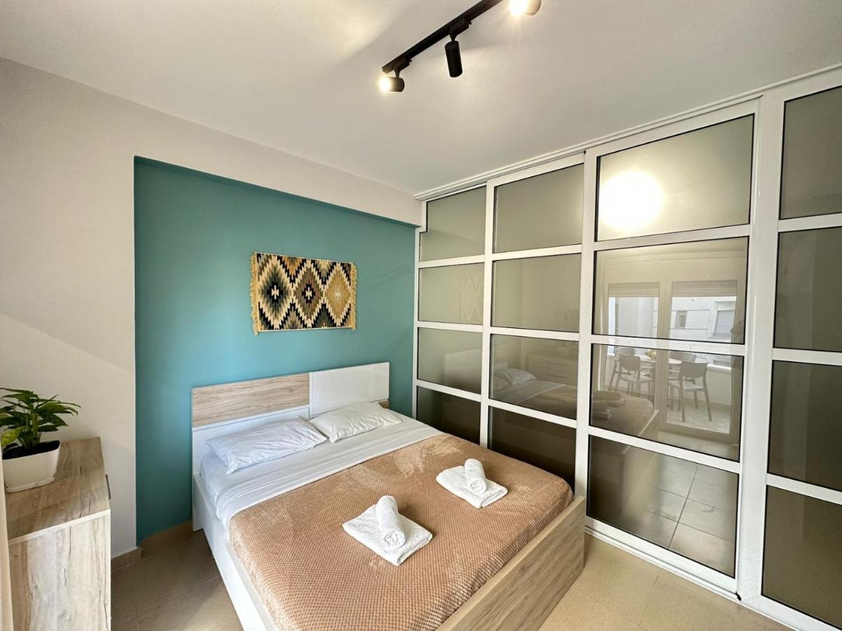 Trea Accomodations - On Private Beach With Sunbed & Umbrella Vlorë Екстериор снимка