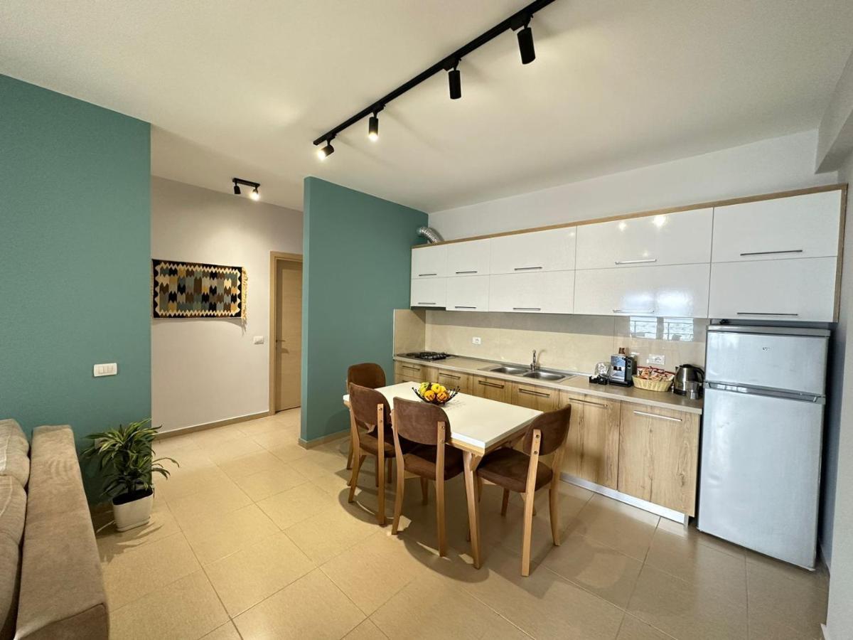 Trea Accomodations - On Private Beach With Sunbed & Umbrella Vlorë Екстериор снимка
