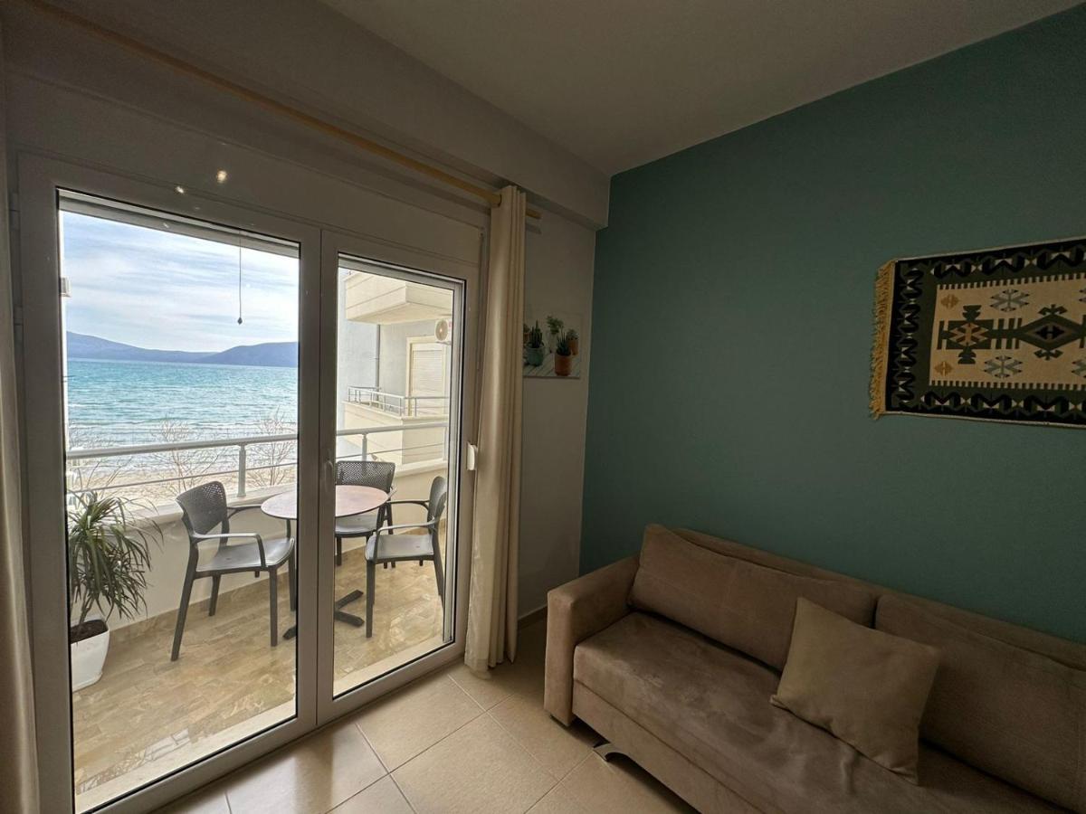Trea Accomodations - On Private Beach With Sunbed & Umbrella Vlorë Екстериор снимка