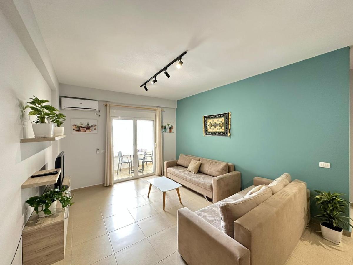 Trea Accomodations - On Private Beach With Sunbed & Umbrella Vlorë Екстериор снимка