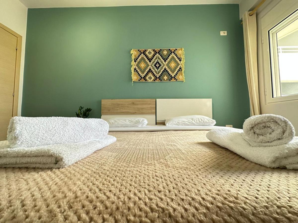 Trea Accomodations - On Private Beach With Sunbed & Umbrella Vlorë Екстериор снимка