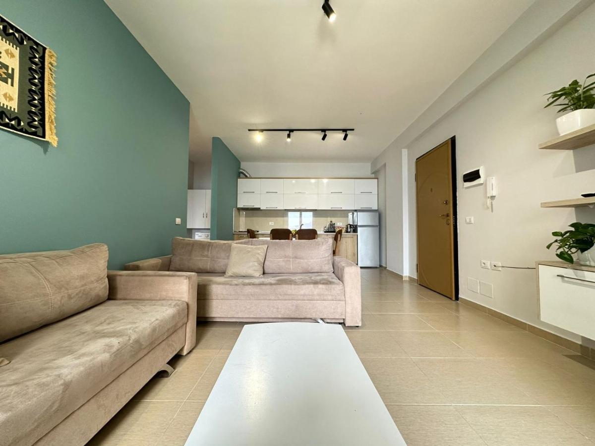 Trea Accomodations - On Private Beach With Sunbed & Umbrella Vlorë Екстериор снимка