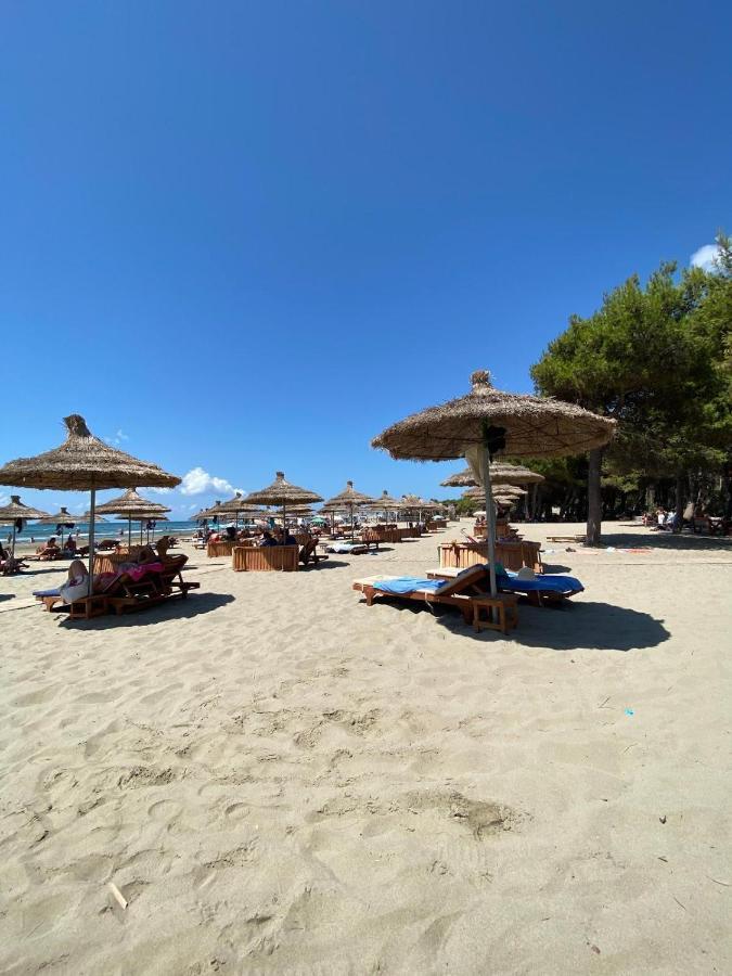 Trea Accomodations - On Private Beach With Sunbed & Umbrella Vlorë Екстериор снимка